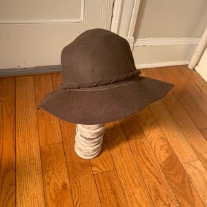 Hat woman L by Collection Eighteen in Brown